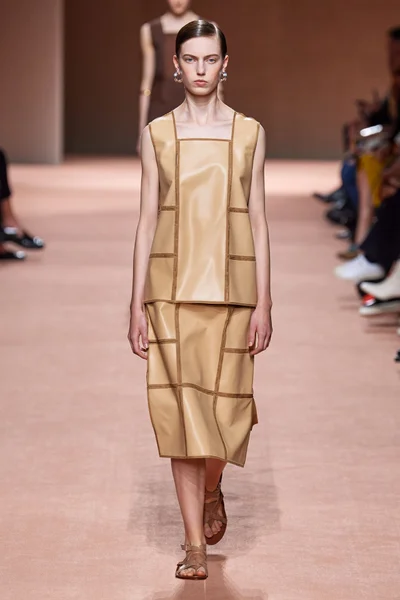 Look 48